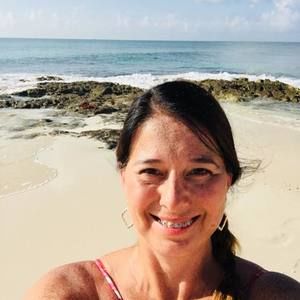 Meet your Posher, Claudia